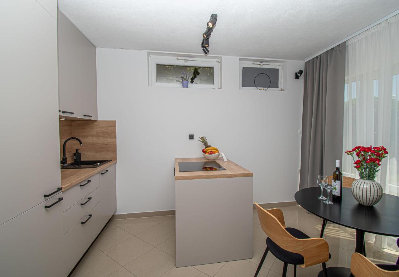 Beachfront Apartments Gabine Kaštela Kültér fotó